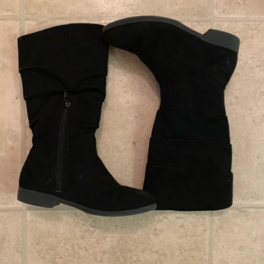 Zoe and Zac Black Suede Slouch Girls’ Boots